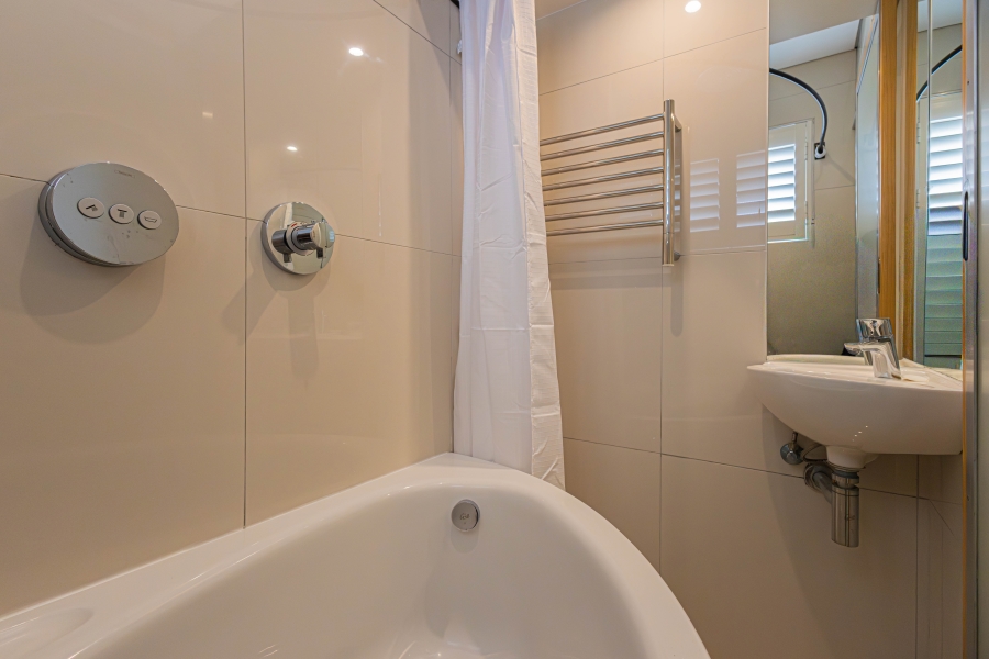 To Let 1 Bedroom Property for Rent in Mouille Point Western Cape
